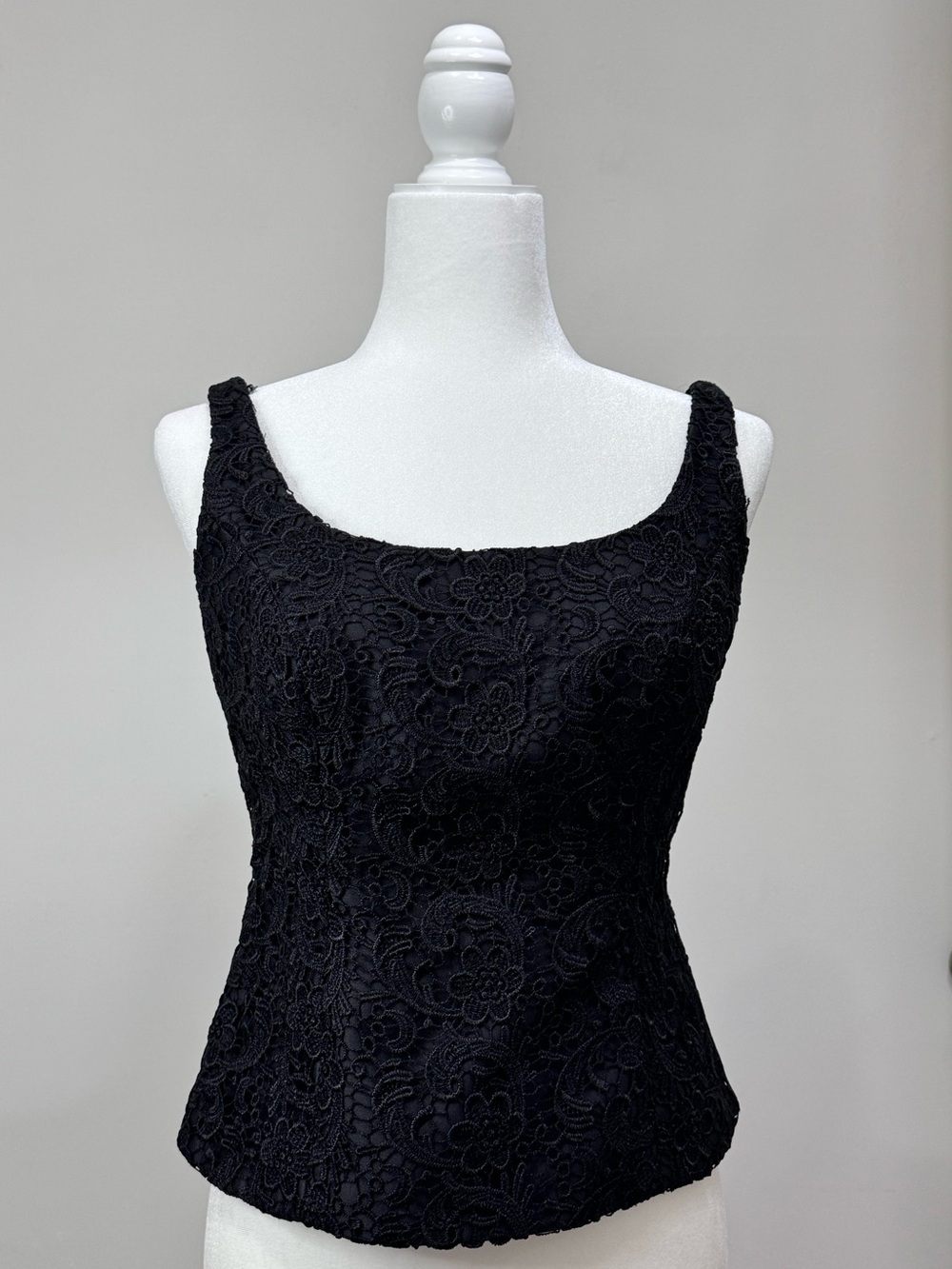 Carmen Marc Valvo Black Textured Floral Corded Lace Cocktail Top size 4